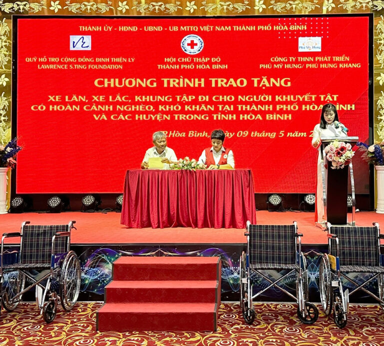 Lawrence S. Ting Foundation donated wheelchairs to Hoa Binh City