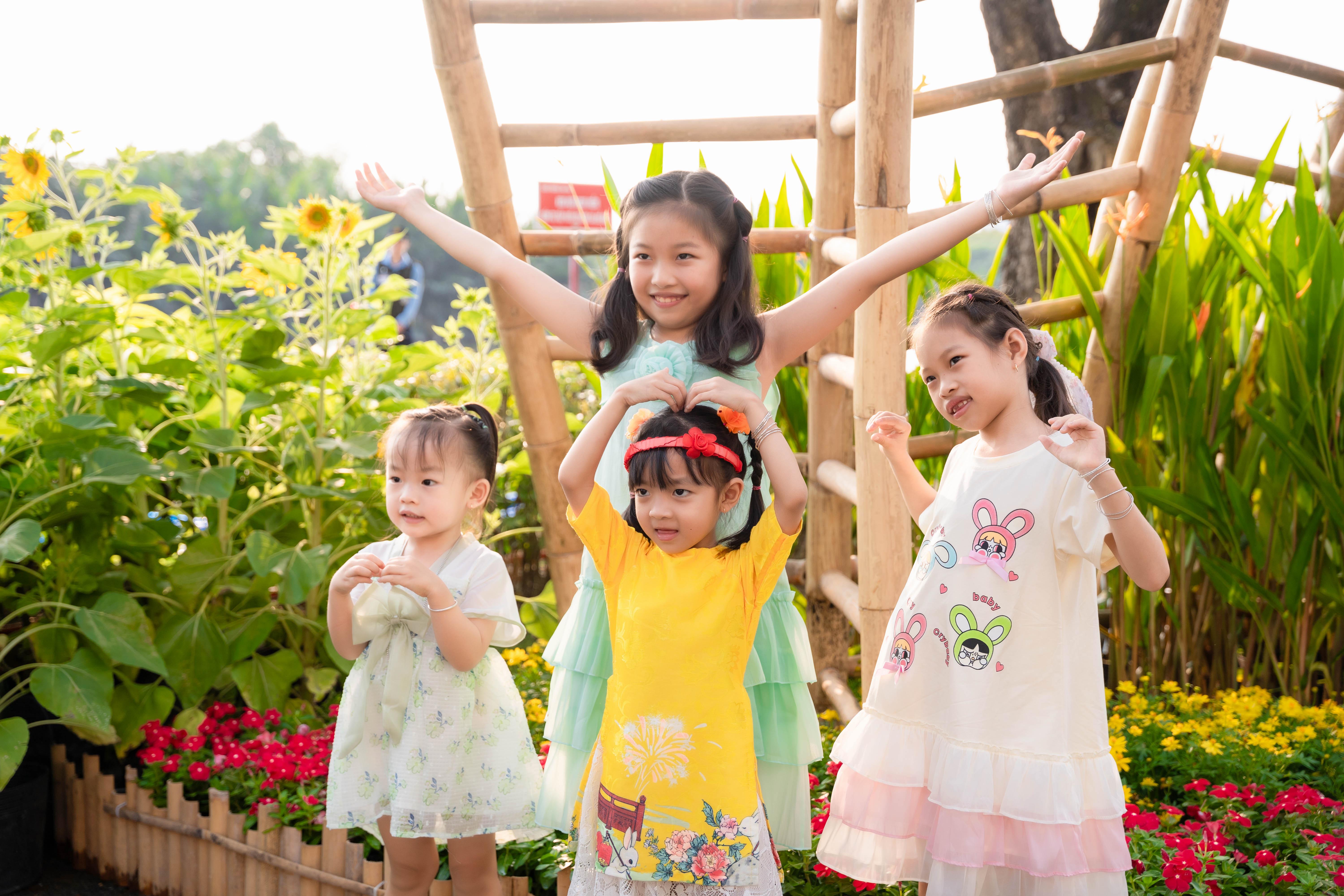 Xuân về trong những nụ cười trẻ thơ