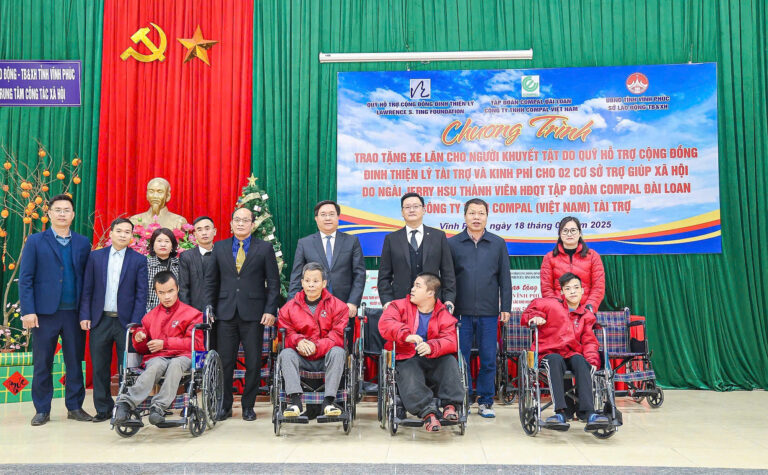 Lawrence S. Ting Foundation donates 150 wheelchairs to people with disabilities in Vinh Phuc Province