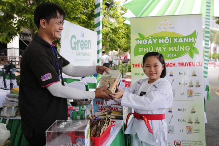 Exchange Used Batteries and Books for Gifts at the Phu My Hung Green Living Day 2025