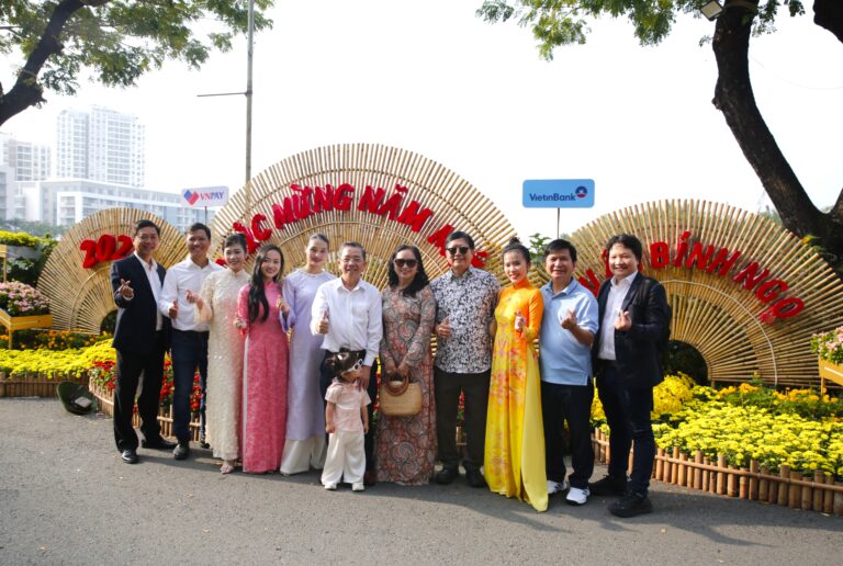 Ấp Áp Những Khoảnh Khắc Gia Đình Trên Đường Hoa Phú Mỹ Hưng 2026