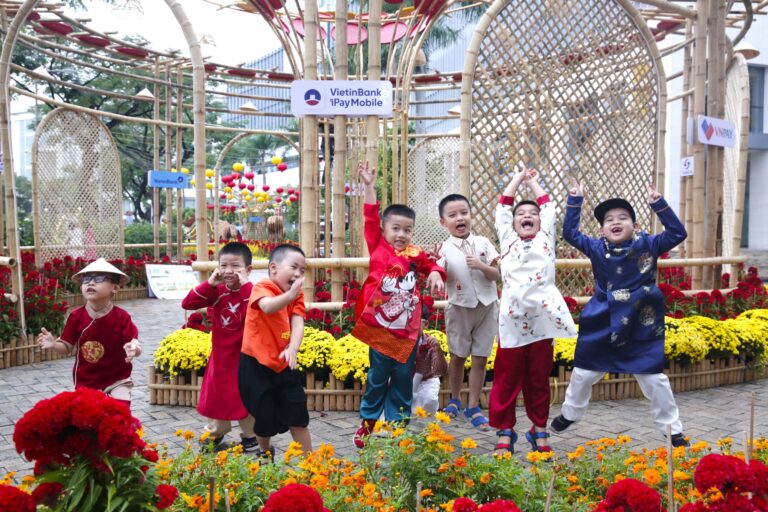 Rạng Rỡ Nụ Cười Trẻ Thơ Trên Đường Hoa Phú Mỹ Hưng 2026