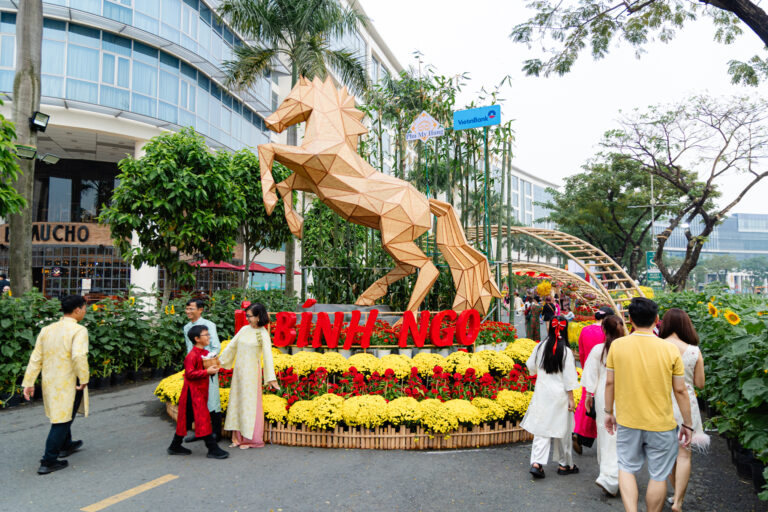 4.5 – Meter Horse Mascot attracts visitors at Phu My Hung Flower Street